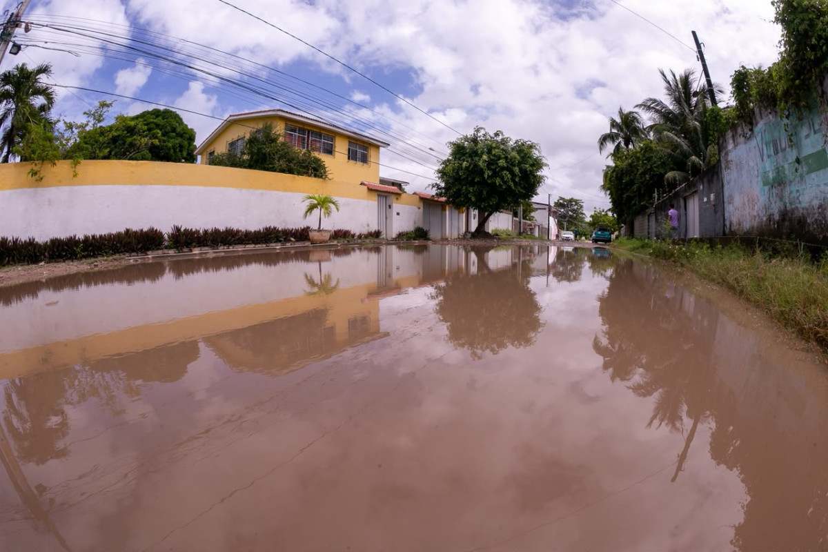 Rua Belém do São Francisco, no Paulista (Foto: Rafael Vieira/DP)