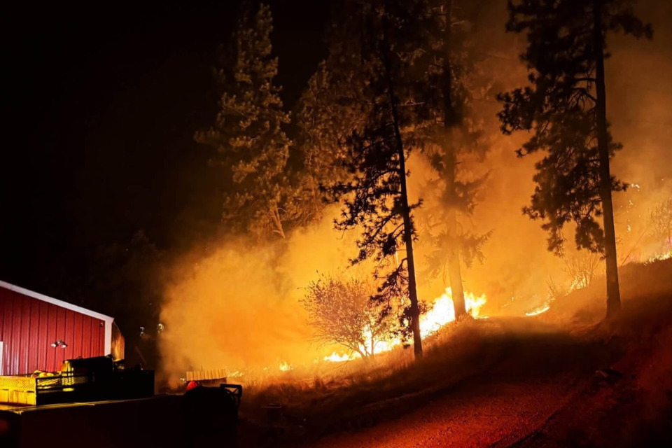 As autoridades locais informaram que aproximadamente 700 estruturas foram queimadas em Washington (EUA)./BOMBEIROS DE SPOKANE VALLEY/REPRODUÇÃO.