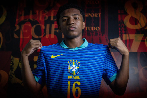 Yan, lateral-esquerdo da base do Sport 