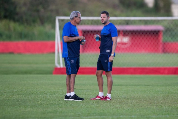 T&eacute;cnicos do N&aacute;utico, H&eacute;lio dos Anjos e Guilherme dos Anjos