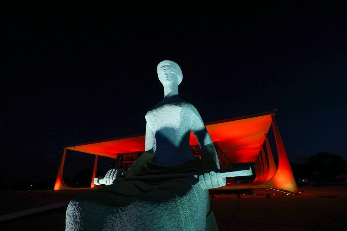 STF Iluminado de vermelho em homenagem ao Dia do Advogado/Gustavo Moreno/STF