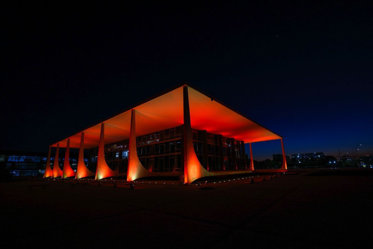 STF Iluminado de vermelho em homenagem ao Dia do Advogado/Gustavo Moreno/STF