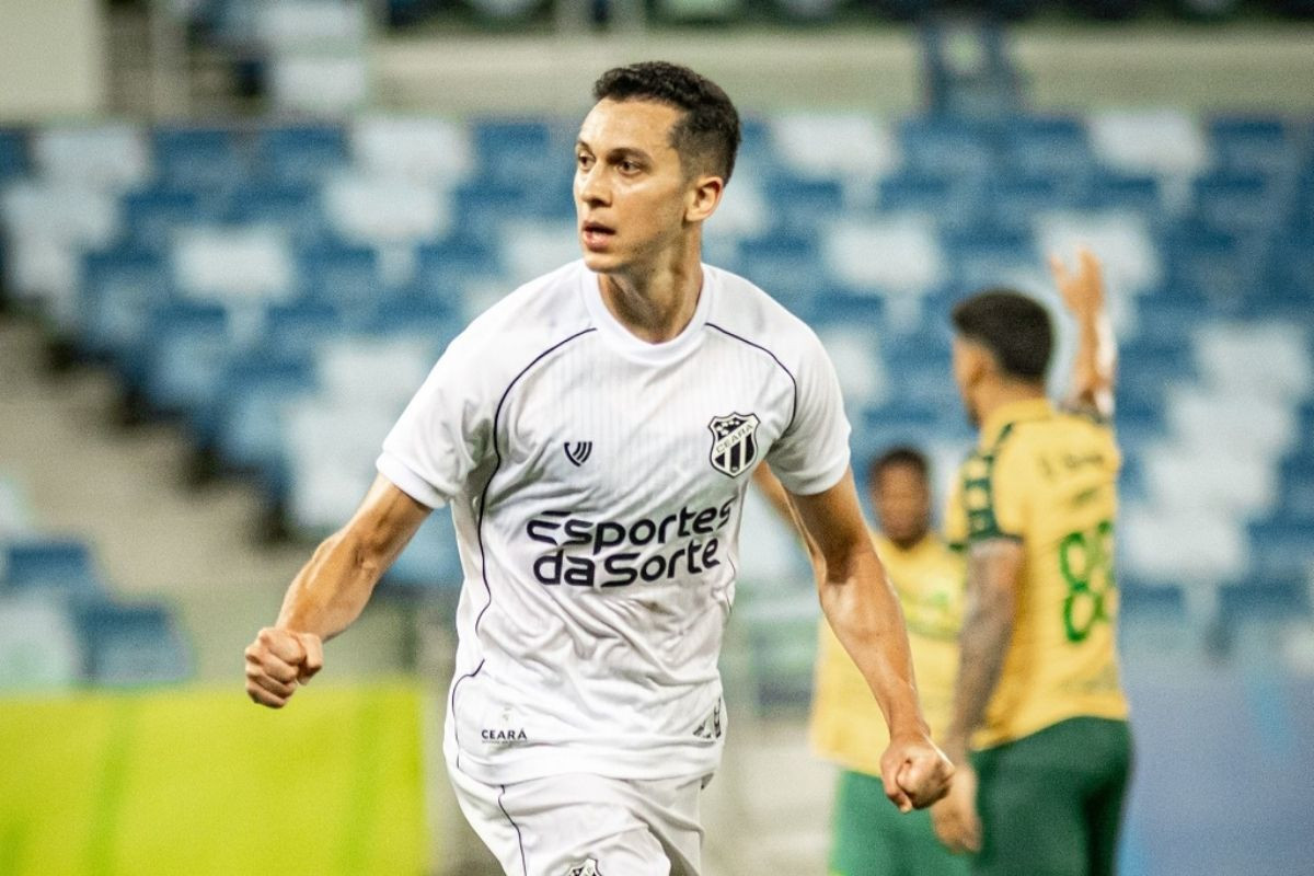 O meia Juan Alano em ação pelo Ceará/Gabriel Silva / Ceará SC