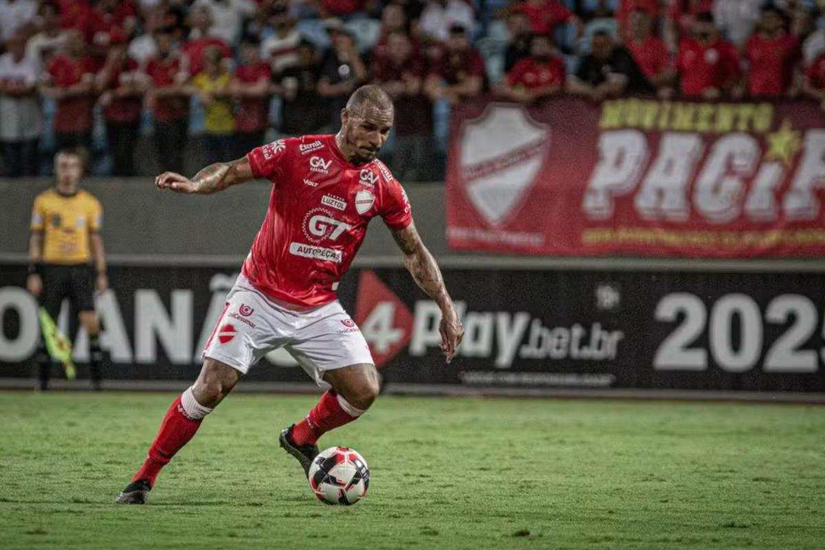 Arilson, novo reforço do Santa Cruz /Roberto Corrêa/VNFC
