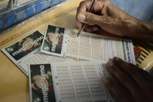 Os apostadores que desejam conquistar o pr&ecirc;mio podem fazer as apostas at&eacute; &agrave;s 20h (hor&aacute;rio de Bras&iacute;lia) do dia do sorteio