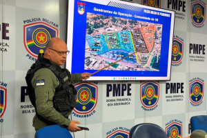 A&ccedil;&atilde;o integrada remove barricadas instaladas por grupos criminosos na comunidade V8, em Olinda
