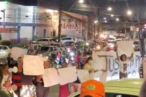 Protesto fecha dois sentidos da Avenida Caxang&aacute;, na Zona Oeste do Recife