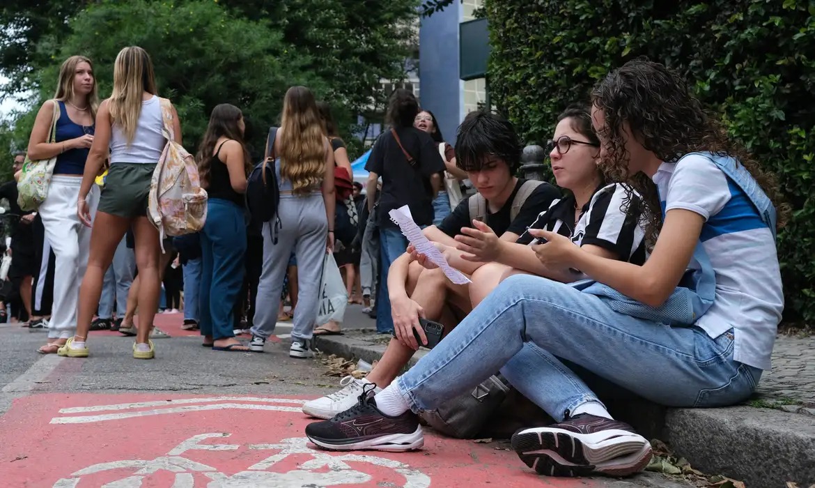 No 3º ano do ensino médio, o resultado passou de 269,1 para 272,3 em língua portuguesa/Fernando Frazão/Agência Brasil