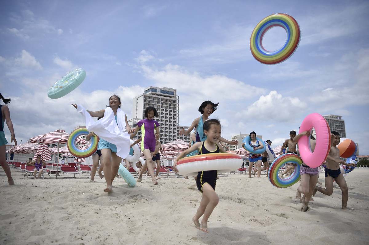 Península coreana enfrenta um verão sem precedentes: 23 mortes foram atribuídas ao calor na Coreia do Sul; máxima foi registrada foi de 42,5 °C, no domingo/KIM WON JIN / AFP