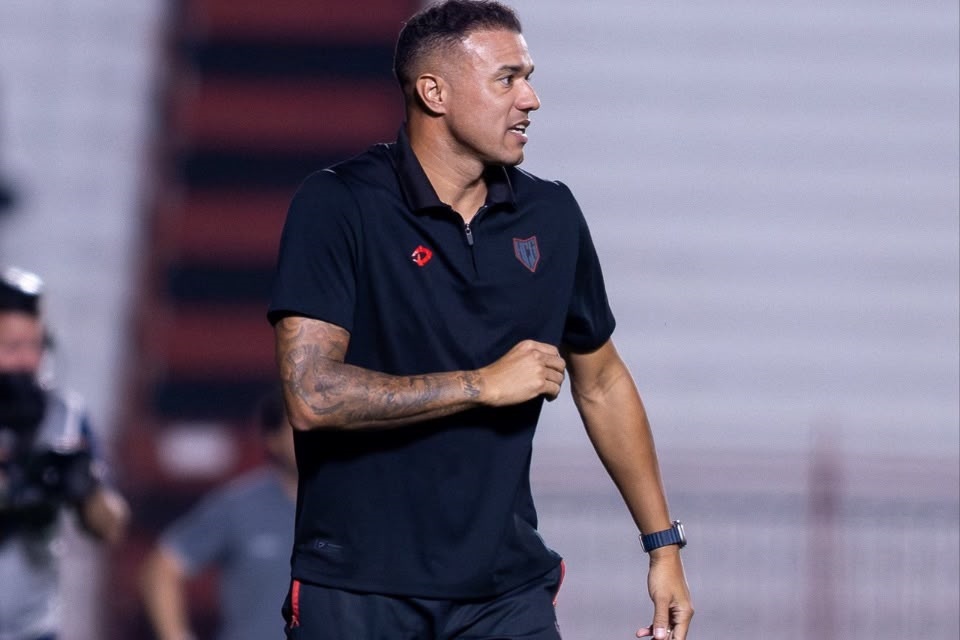 Roger Silva, técnico do Atlético-GO/Divulgação / Atlético-GO