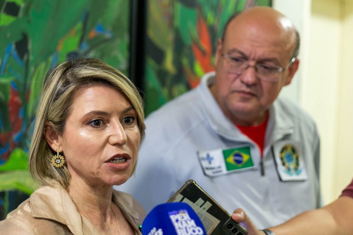 Secretário de Atenção Especializada a Saúde do Ministério da Saúde, Mozart Sales e Ana Luiza Fassizoli, Coordenadora do Serviço de Radioterapia do Imip (Foto: Rafael Vieira/DP)