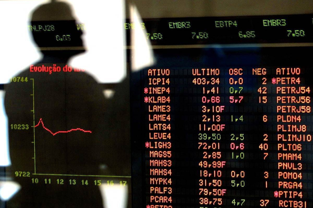 A projeção para o fim de 2028 seguiu em R$ 5,30 pela terceira semana consecutiva; para 2029 diminuiu de R$ 5,39 para R$ 5,37/ AFP