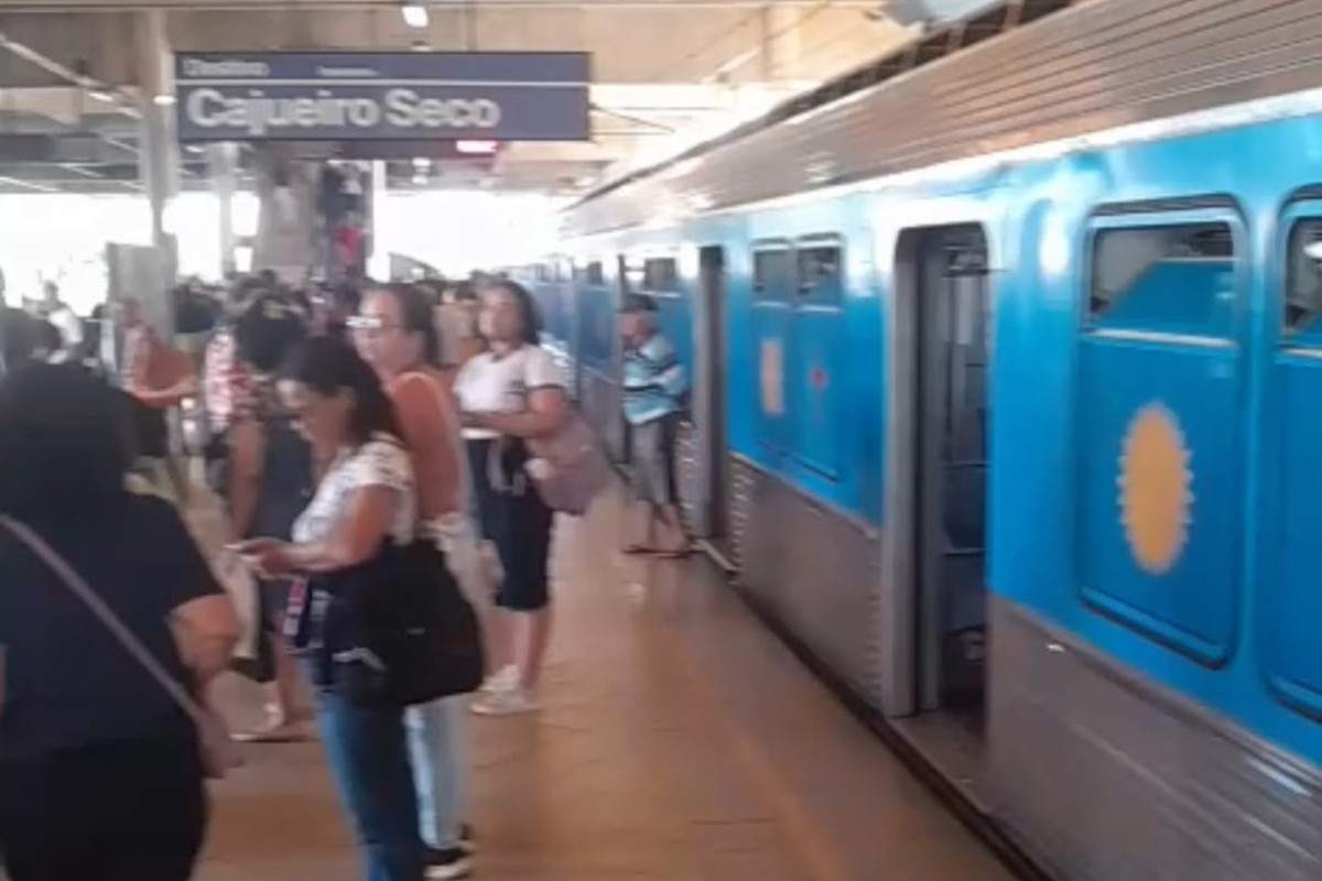 Problema afetou rotina dos passageiros do metrô/Foto: Reprodução/Whatsapp