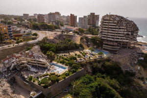 &Aacute;rea afetada pelo colapso de estruturas ap&oacute;s o terremoto de 24 de junho, em Catia La Mar, na Venezuela