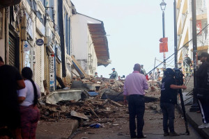 O tremor deixou um n&uacute;mero ainda n&atilde;o determinado de feridos e provocou danos em edif&iacute;cios