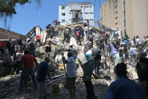Buscas por sobreviventes de desabamento de pr&eacute;dio em Cali ap&oacute;s terremoto na Col&ocirc;mbia