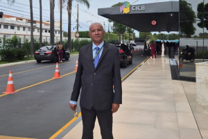Delegado aposentado morre ap&oacute;s ser atropelado na BR-101, em Abreu e Lima