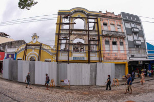 Em maio de 2025, o antigo pr&eacute;dio do Cine Gl&oacute;ria foi atingido pelas chamas