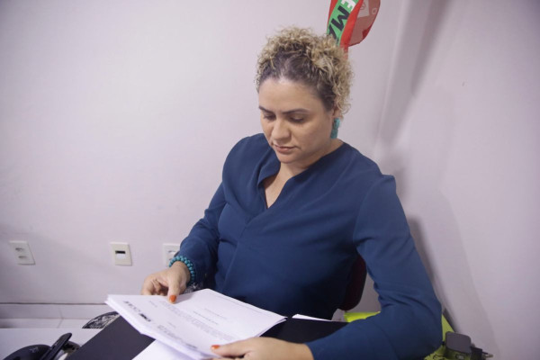 Greyce Nascimento &eacute; uma das docentes que teva a sa&uacute;de afetada por problemas na rede municipal de ensino