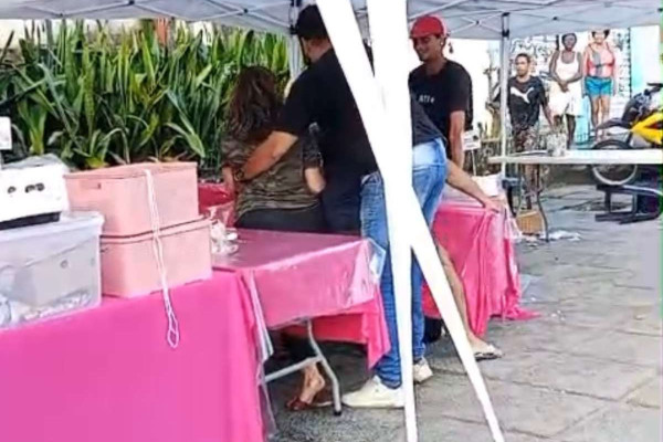 Materiais de trabalho de confeiteira foram destruídos pelo casal em Olinda (Foto: Reprodução/Whatsapp)