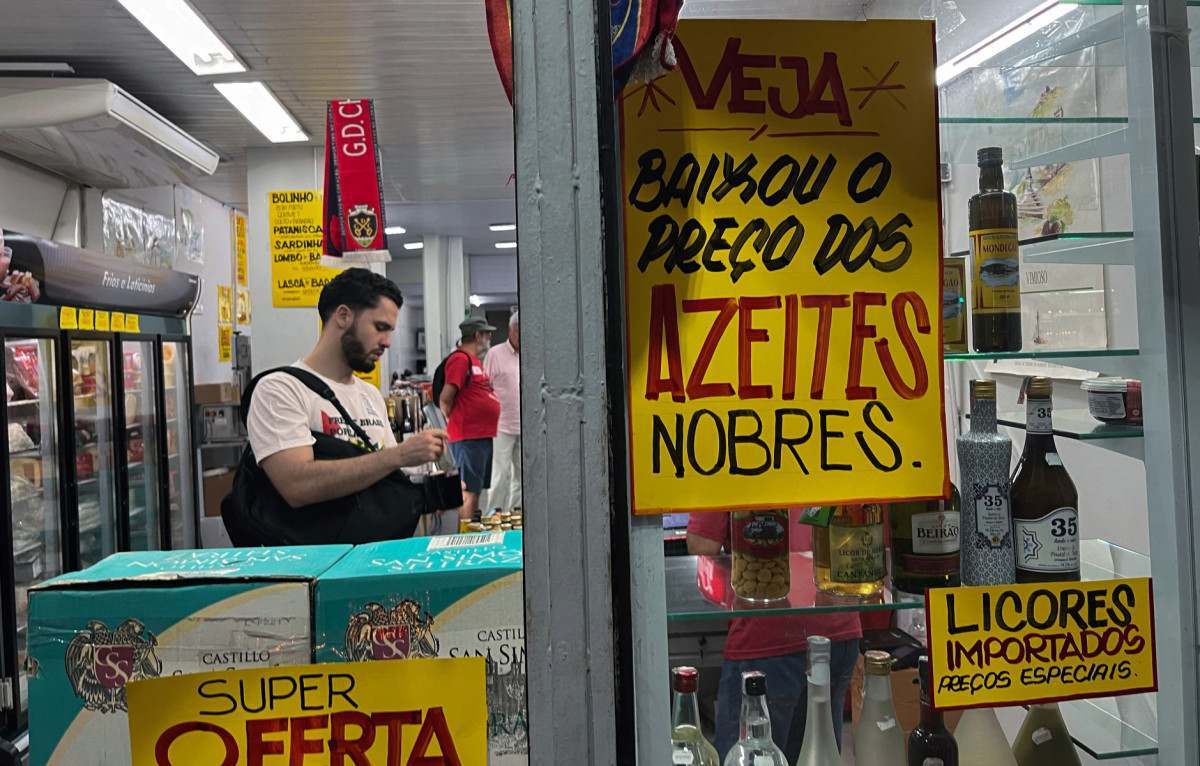 Para 2028, as projeções se mantiveram em 3,80% para a inflação; 2% para o PIB; 5,30% para o dólar; e 10,50% para a Selic/ MAURO PIMENTEL / AFP