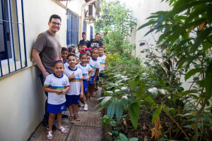 Um dos projetos vencedores &eacute; o "Que Horta! Cultivando Saberes e Semeando Hist&oacute;rias", desenvolvido pelo professor J&uacute;lio C&eacute;sar Saldanha, da Escola Municipal Alto Santa Terezinha. 
