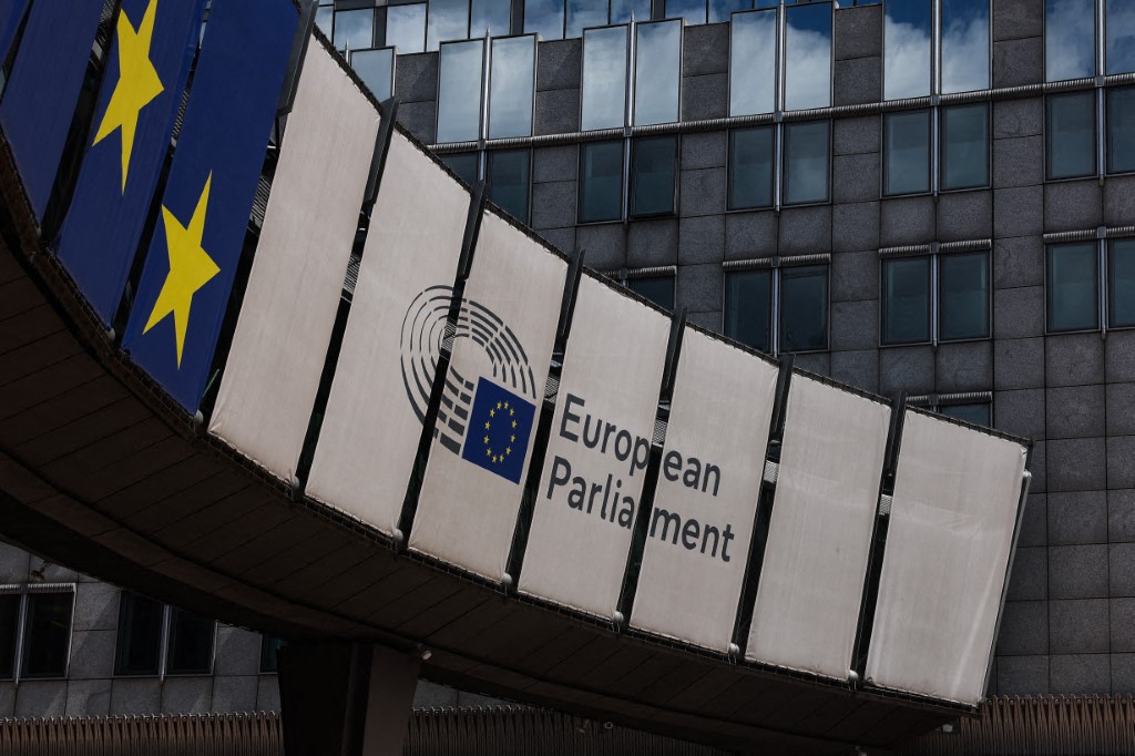 Comissão Eur espera agora dispor de mais dados sobre os danos e as necessidades para determinar que tipo de apoio adicional será necessário/Photo by Jakub Porzycki / NurPhoto via AFP