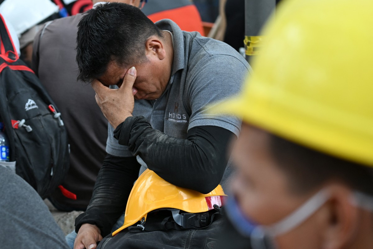 O governo da Colômbia declarou três dias de luto pelas vítimas do terremoto que já matou mais de 200 pessoas/  Raul ARBOLEDA / AFP