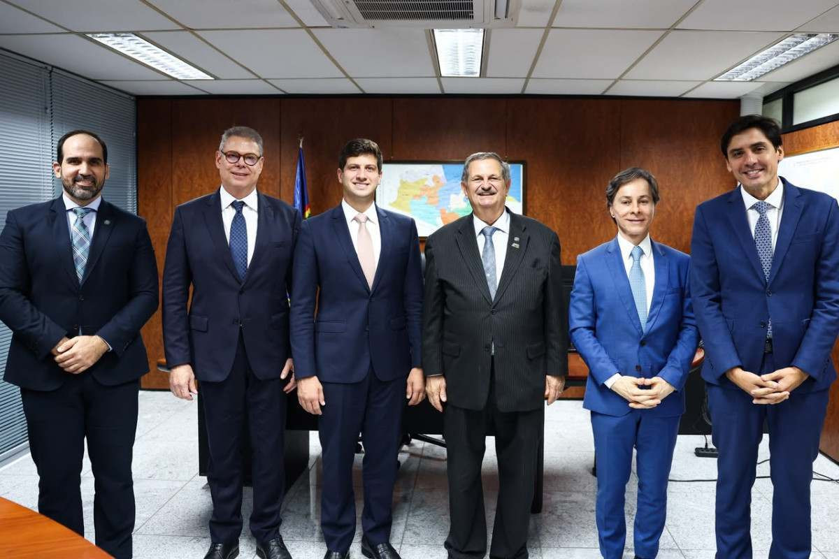 João Campos e Carlos Costa em visita ao TRE-PE/Marlon Diego