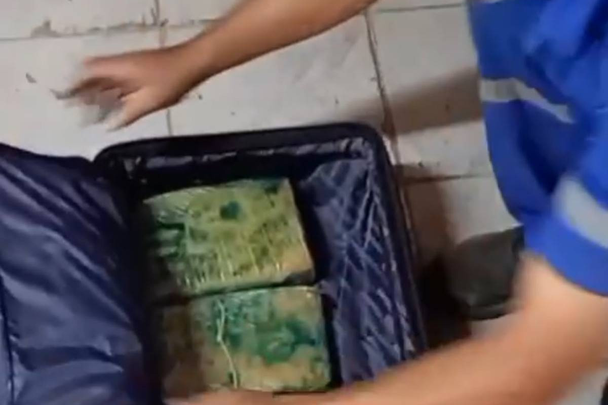 Droga estava escondida em mala/Foto: PMPE/Divulgação