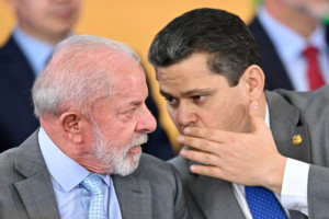 Presidente Lula (PT) e o l&iacute;der do Senado, Davi Alcolumbre (Uni&atilde;o Brasil)
