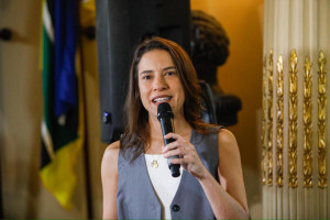 Na decis&atilde;o, o desembargador avaliou que o conte&uacute;do atribui a Raquel Lyra "determinada proximidade e alinhamento pol&iacute;tico"