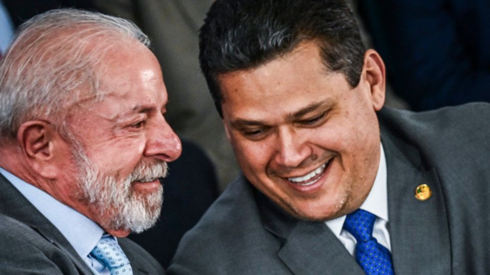 Embora Alcolumbre não tenha declarado voto publicamente, Guimarães afirmou que o parlamentar está 