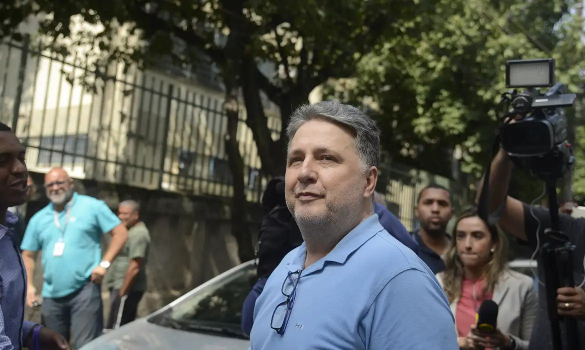 O ex-governador do Rio, Anthony Garotinho, é liberado do presídio de Benfica onde foi preso, durante a Operação Secretum Domus/TÂNIA RÊGO/AGÊNCIA BRASIL