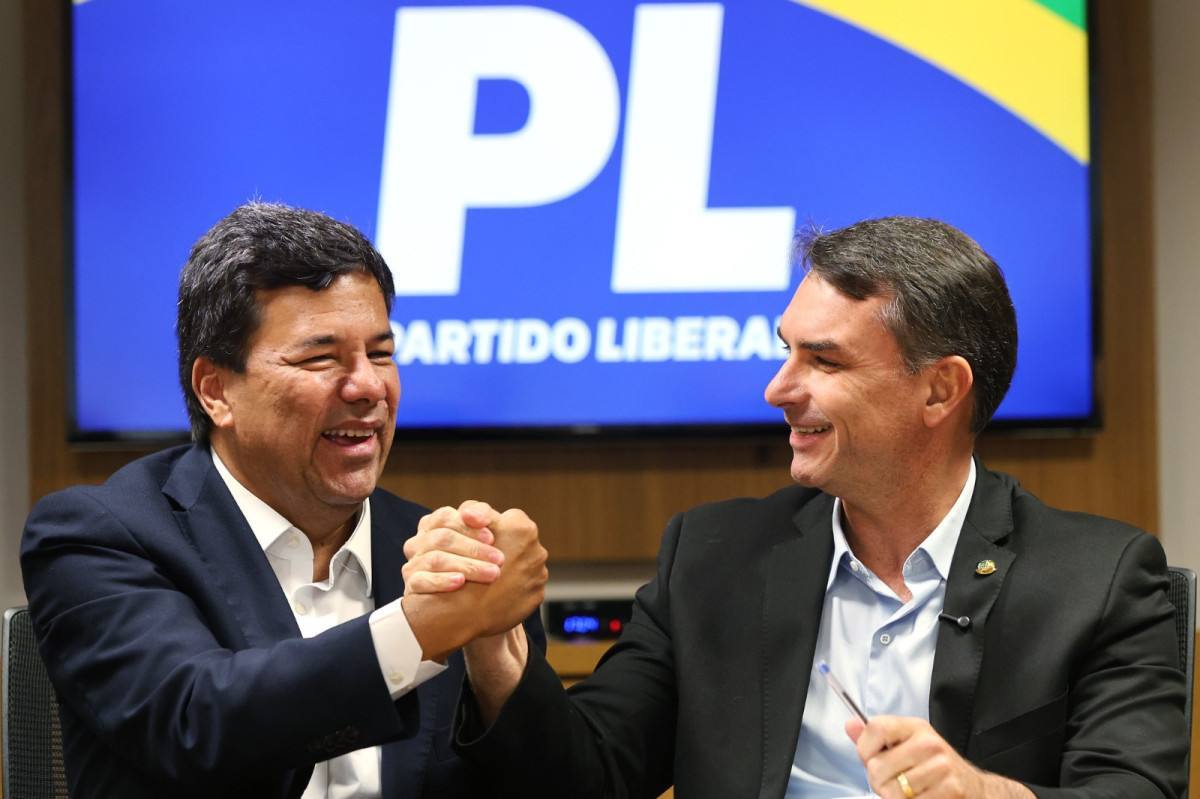 Mendonça Filho se encontra com Flávio Bolsonaro em Brasília e debatem temas da campanha./Beto Barata/PL