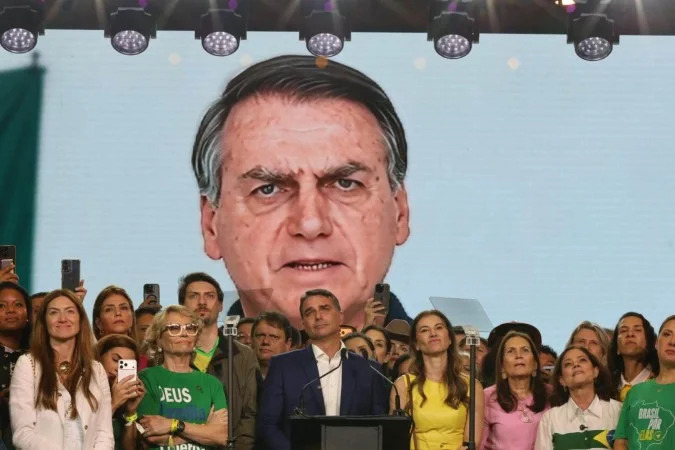 Defesa da campanha de Flávio frisa que convencionais foram advertidos tratar-se de vídeo com IA de Bolsonaro/Foto: Beto Barata/PL
