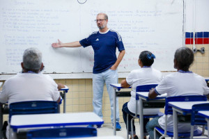 Governo de Pernambuco abre matr&iacute;culas da EJA para o segundo semestre de 2026