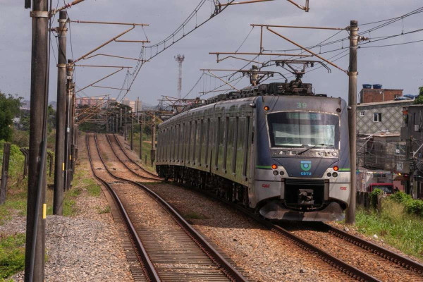 Agora, o Metr&ocirc; do Recife tem dois ramais em obras