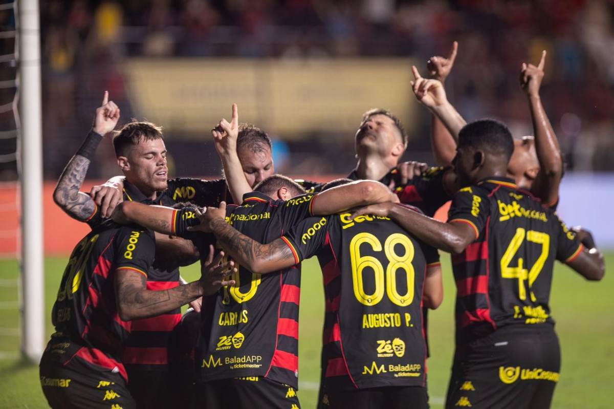 Elenco do Sport em partida d Campeonato Brasileiro da Série B /Rafael Vieira/DP Foto
