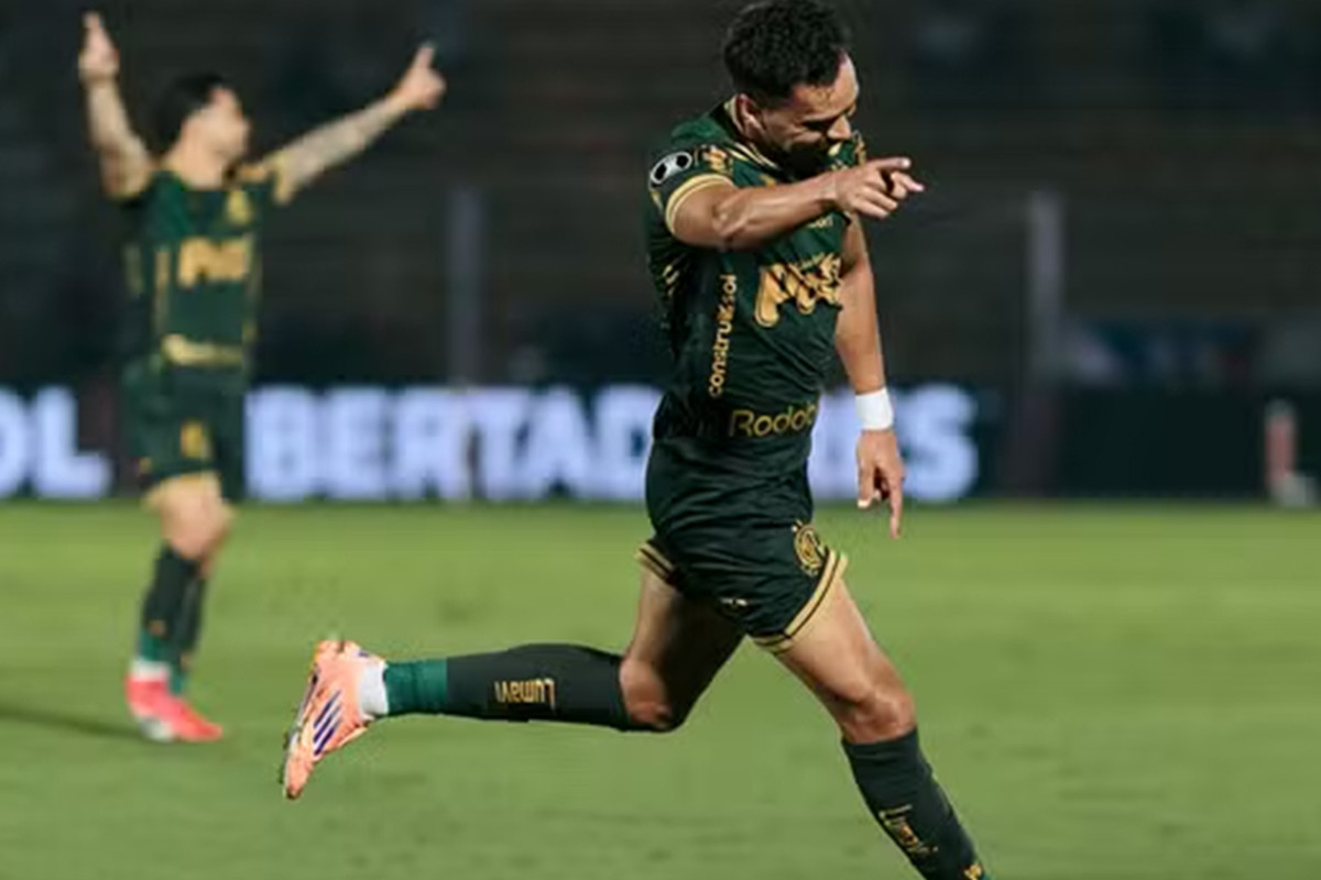 Eduardo comemora gol do Mirassol/RAPHA MARQUES/AFP