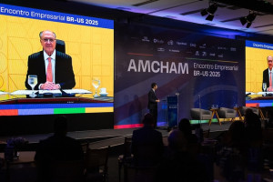 O vice-Presidente Geraldo Alckimin em tela, durante o Encontro Empresarial BR-US, promovido pela Amcham Brasil