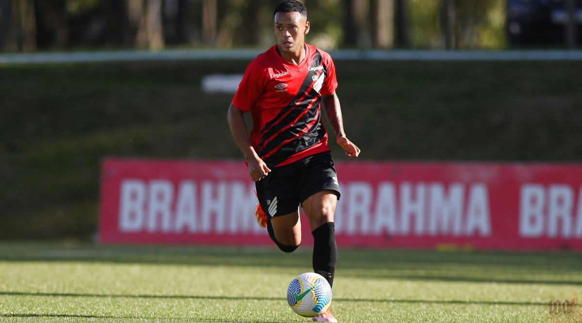 Atleta de 21 anos do Athletico-PR respondeu a duas denúncias de uma mesma mulher e foi condenado em primeira instância./Gustavo Oliveira/athletico.com.br