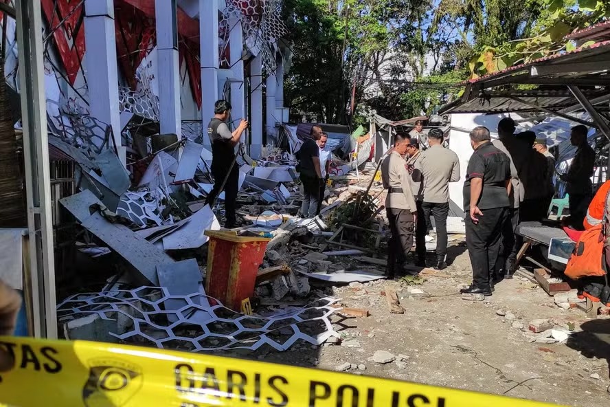 Em abril um terremoto de magnitude 7,4 atingiu Manado, no norte de Sulawesi, na Indonésia/Tonny Rarung/AFP