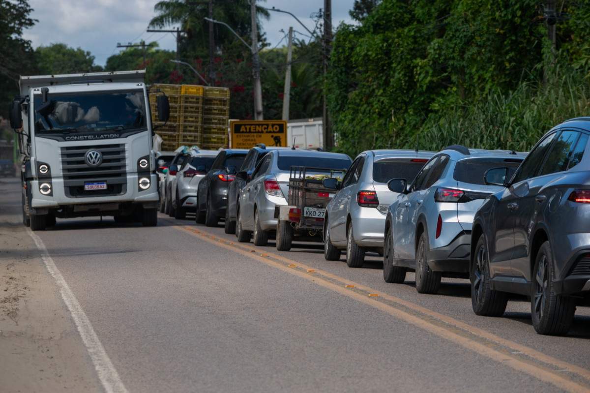 Obras de recuperação da PE-027 deixam trânsito lento na Estrada de Aldeia
 (Rafael Vieira/DP Fotos)