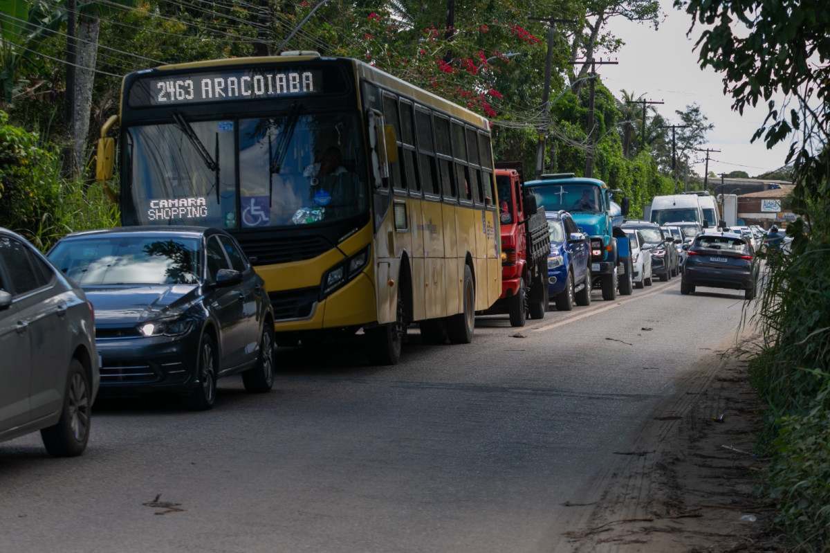 Obras de recuperação da PE-027 deixam trânsito lento na Estrada de Aldeia
 (Rafael Vieira/DP Fotos)