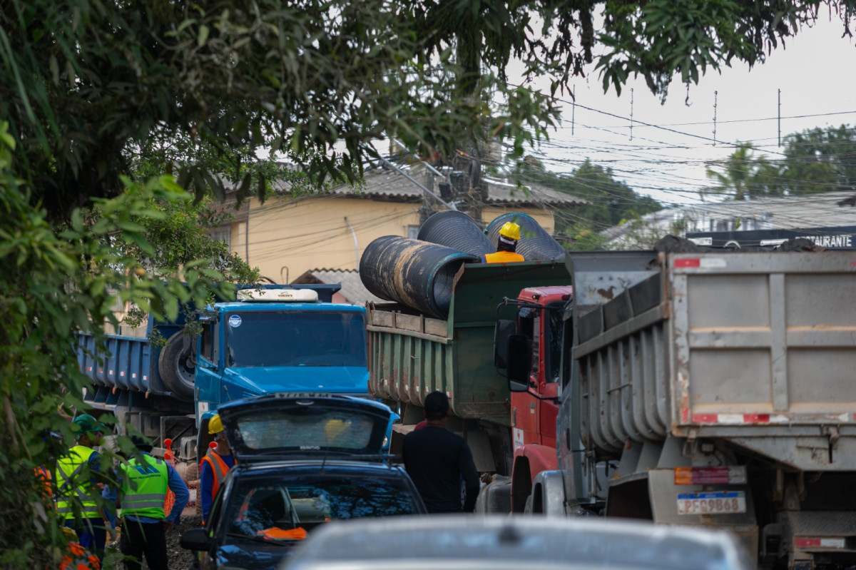 Obras de recuperação da PE-027 deixam trânsito lento na Estrada de Aldeia
 (Rafael Vieira/DP Fotos)