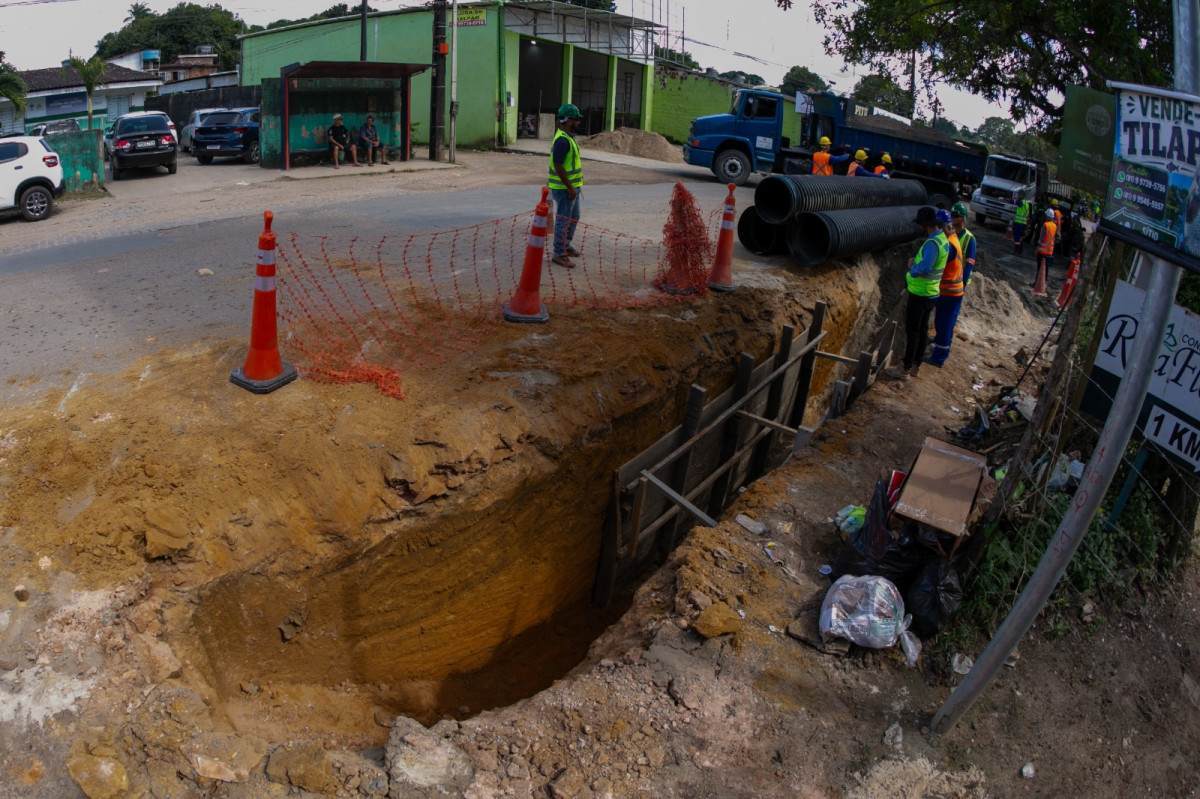 Obras de recuperação da PE-027 deixam trânsito lento na Estrada de Aldeia
 (Rafael Vieira/DP Fotos)