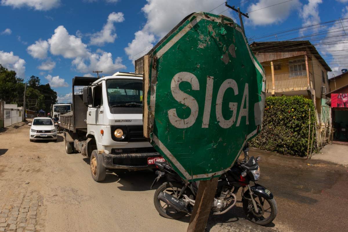 Obras de recuperação da PE-027 deixam trânsito lento na Estrada de Aldeia
 (Rafael Vieira/DP Fotos)