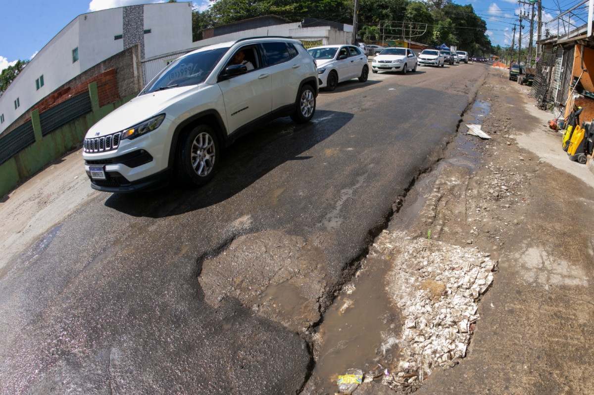 Obras de recuperação da PE-027 deixam trânsito lento na Estrada de Aldeia
 (Rafael Vieira/DP Fotos)