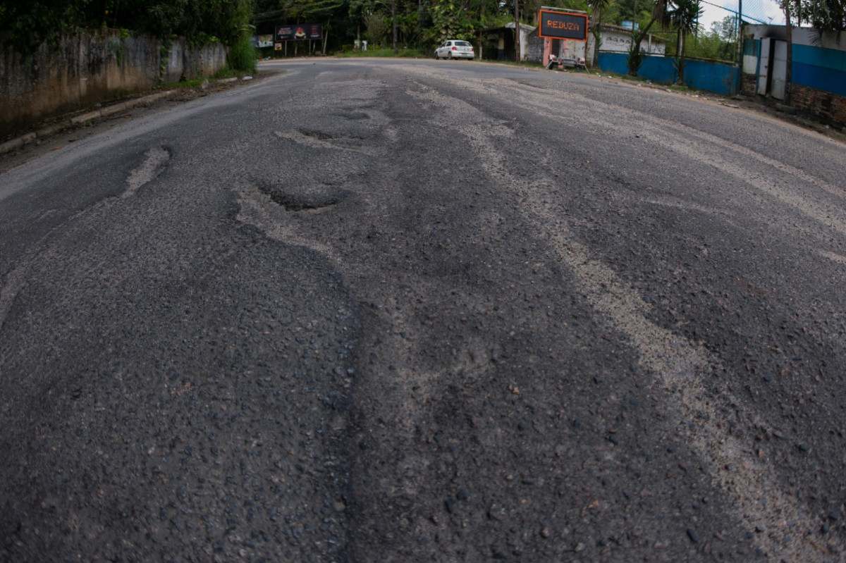 Obras de recuperação da PE-027 deixam trânsito lento na Estrada de Aldeia
 (Rafael Vieira/DP Fotos)